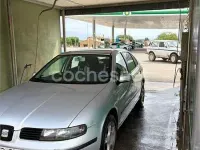 Usado Seat Leon Stella 90 CV (66 kW) 2001 Gris / plata Utilitario