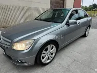 Usado Mercedes C200 Avantgarde 136 CV (100 kW) 2009 Gris / plata Berlina