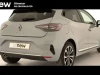 Usado Renault Clio Techno 101 CV (74 kW) 2025 Gris Utilitario
