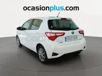 Usado Toyota Yaris Hybrid Active 100 CV (73 kW) 2018 Blanco Berlina