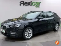 Usado Seat Leon Style 110 CV (80 kW) 2022 Negro Familiar