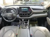 Usado Toyota Highlander Advance 246 CV (180 kW) 2022 Gris / plata SUV