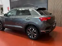 Usado VW T-Roc Advance 115 CV (84 kW) 2021 Gris / plata SUV