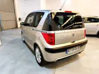 Usado Peugeot 1007 110 CV (80 kW) 2005 Beige Monovolumen