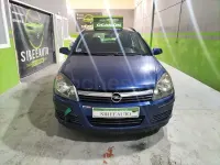 Usado Opel Astra Cosmo 120 CV (88 kW) 2007 Azul Familiar