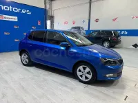 Usado Skoda Fabia Active 75 CV (55 kW) 2016 Azul Berlina