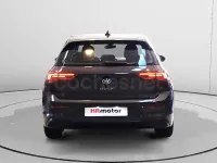 Usado VW Golf VIII Life 110 CV (80 kW) 2024 Gris / plata Berlina