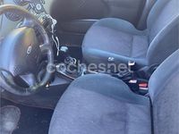 Usado Ford Focus Ghia 90 CV (66 kW) 2000 Gris / plata Familiar