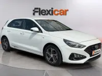 Usado Hyundai i30 120 CV (88 kW) 2021 Blanco Berlina