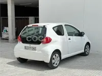 Usado Toyota Aygo 68 CV (50 kW) 2009 Blanco Utilitario