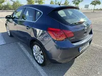 Usado Opel Astra Cosmo 115 CV (84 kW) 2010 Azul Berlina
