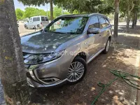 Usado Mitsubishi Outlander P-HEV 224 CV (164 kW) 2019 Gris / plata SUV