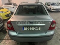 Usado Ford Focus Trend 109 CV (80 kW) 2005 Gris / plata Berlina
