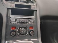 Usado Peugeot 5008 Active 120 CV (88 kW) 2016 Gris / plata Monovolumen