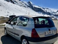 Usado Renault Clio II 98 CV (72 kW) 2000 Gris / plata Berlina