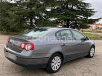 Usado VW Passat Advance 140 CV (102 kW) 2007 Gris / plata Familiar