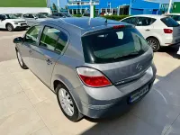 Usado Opel Astra Essentia 90 CV (66 kW) 2005 Gris / plata Berlina