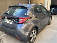 Usado Toyota Yaris Hybrid Active 116 CV (85 kW) 2025 Gris Utilitario