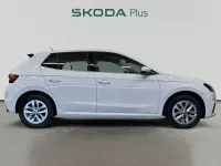 Usado Skoda Fabia Selection 95 CV (69 kW) 2024 Blanco Berlina