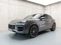 Usado Porsche Cayenne 354 CV (260 kW) 2023 Gris / plata SUV