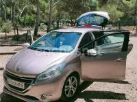 Usado Peugeot 208 Allure 120 CV (88 kW) 2013 Beige Utilitario