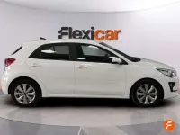 Usado Kia Rio 101 CV (74 kW) 2023 Blanco Berlina