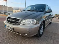 Usado Kia Carnival LX 150 CV (110 kW) 2004 Gris / plata Monovolumen