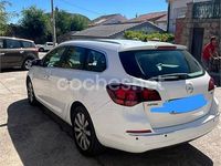 Usado Opel Astra Sportive 130 CV (95 kW) 2013 Blanco Familiar