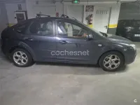 Usado Ford Focus Trend 100 CV (73 kW) 2007 Gris / plata Berlina