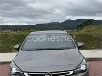 Usado Opel Astra Dynamic 110 CV (80 kW) 2016 Gris / plata Berlina