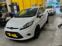 Usado Ford Fiesta Trend 82 CV (60 kW) 2010 Blanco Berlina