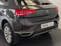 Usado VW T-Roc Advance 150 CV (110 kW) 2021 Gris / plata SUV
