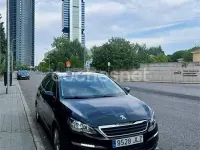 Usado Peugeot 308 SW Style 130 CV (95 kW) 2016 Negro Familiar