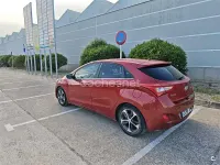 Usado Hyundai i30 GO! 100 CV (73 kW) 2016 Rojo Berlina