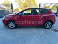 Usado Seat Ibiza Reference 70 CV (51 kW) 2013 Rojo Berlina