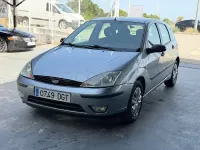 Usado Ford Focus Ghia 100 CV (73 kW) 2005 Gris / plata Berlina