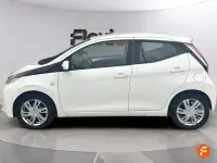 Usado Toyota Aygo X-cite 69 CV (50 kW) 2018 Blanco Utilitario