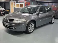 Usado Renault Mégane Dynamique 110 CV (80 kW) 2008 Gris / plata Berlina