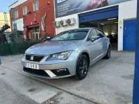 Usado Seat Leon Style 130 CV (95 kW) 2019 Gris / plata Berlina