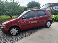 Usado Fiat Punto 80 CV (58 kW) 2000 Granate Utilitario