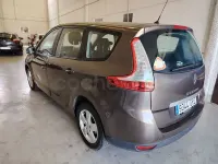 Usado Renault Grand Scénic II Dynamique 105 CV (77 kW) 2009 Beige Monovolumen