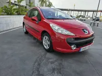 Usado Peugeot 207 90 CV (66 kW) 2007 Rojo Berlina