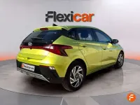 Usado Hyundai i20 101 CV (74 kW) 2024 Verde Utilitario