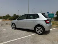 Usado Skoda Fabia Style 90 CV (66 kW) 2017 Gris / plata Berlina