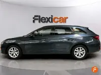 Usado Seat Leon Style 110 CV (80 kW) 2022 Azul Familiar
