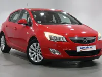 Usado Opel Astra Cosmo 110 CV (80 kW) 2010 Rojo