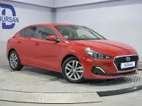 Usado Hyundai i30 120 CV (88 kW) 2020 Rojo Berlina