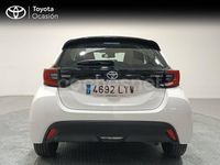 Usado Toyota Yaris Hybrid Active 116 CV (85 kW) 2022 Blanco Berlina