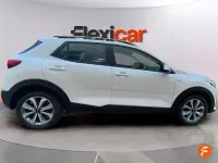 Usado Kia Stonic 84 CV (61 kW) 2022 Blanco SUV