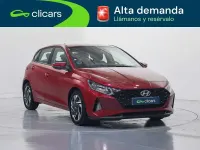 Usado Hyundai i20 101 CV (74 kW) 2022 Rojo Utilitario
